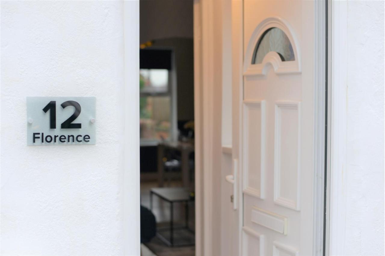 Florence House Villa Wrexham Eksteriør bilde
